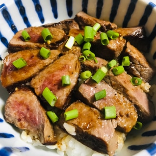 激ウマ！！タレが美味しいステーキ丼♫